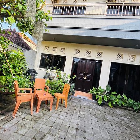 Mama Mega Homestay Pesanggaran 外观 照片