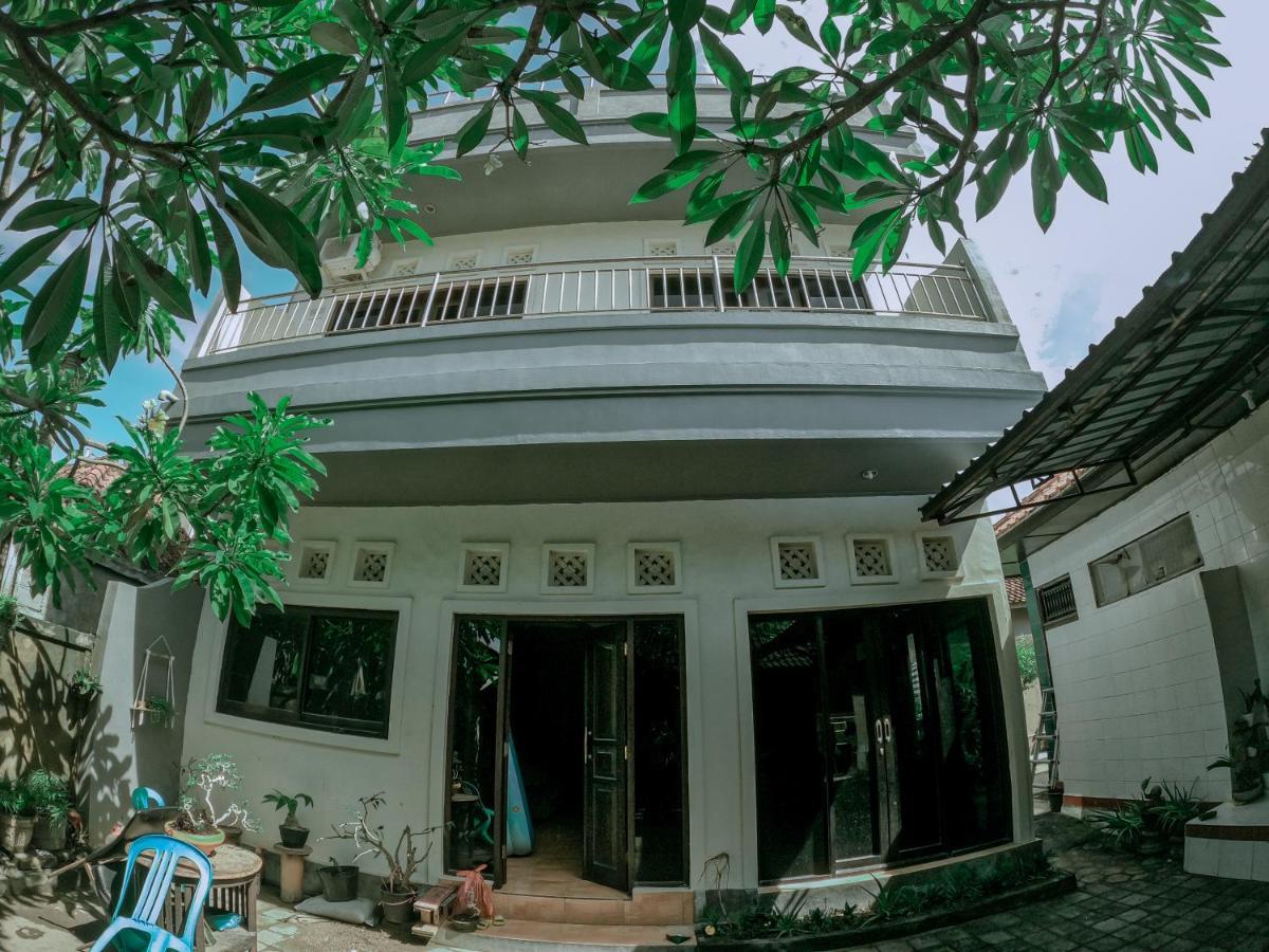 Mama Mega Homestay Pesanggaran 外观 照片