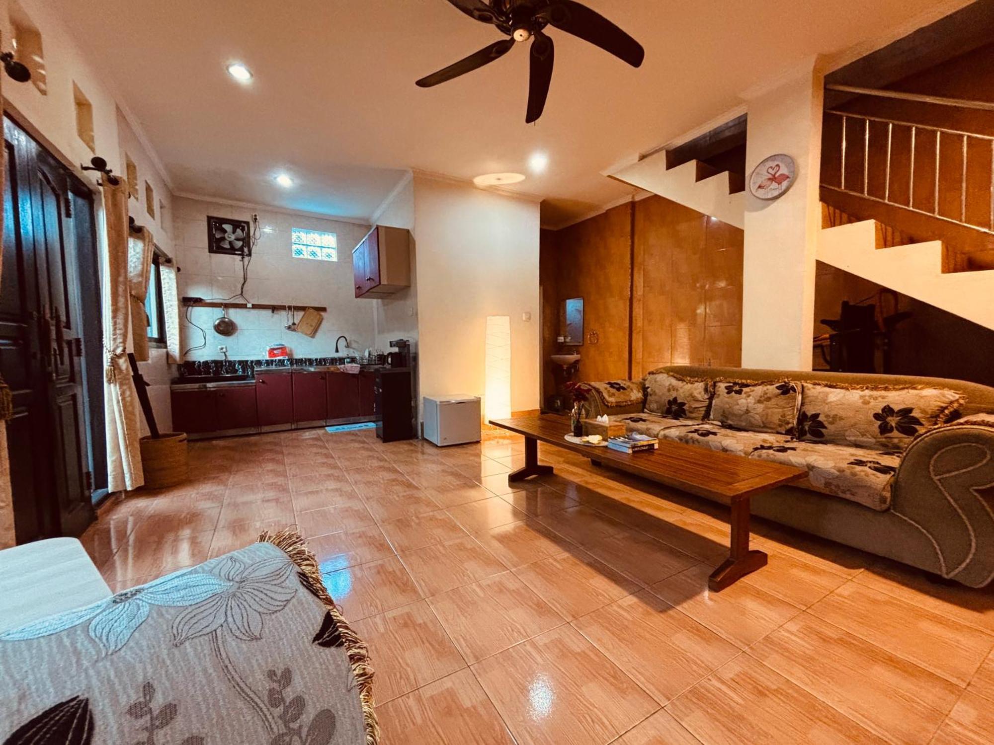 Mama Mega Homestay Pesanggaran 外观 照片
