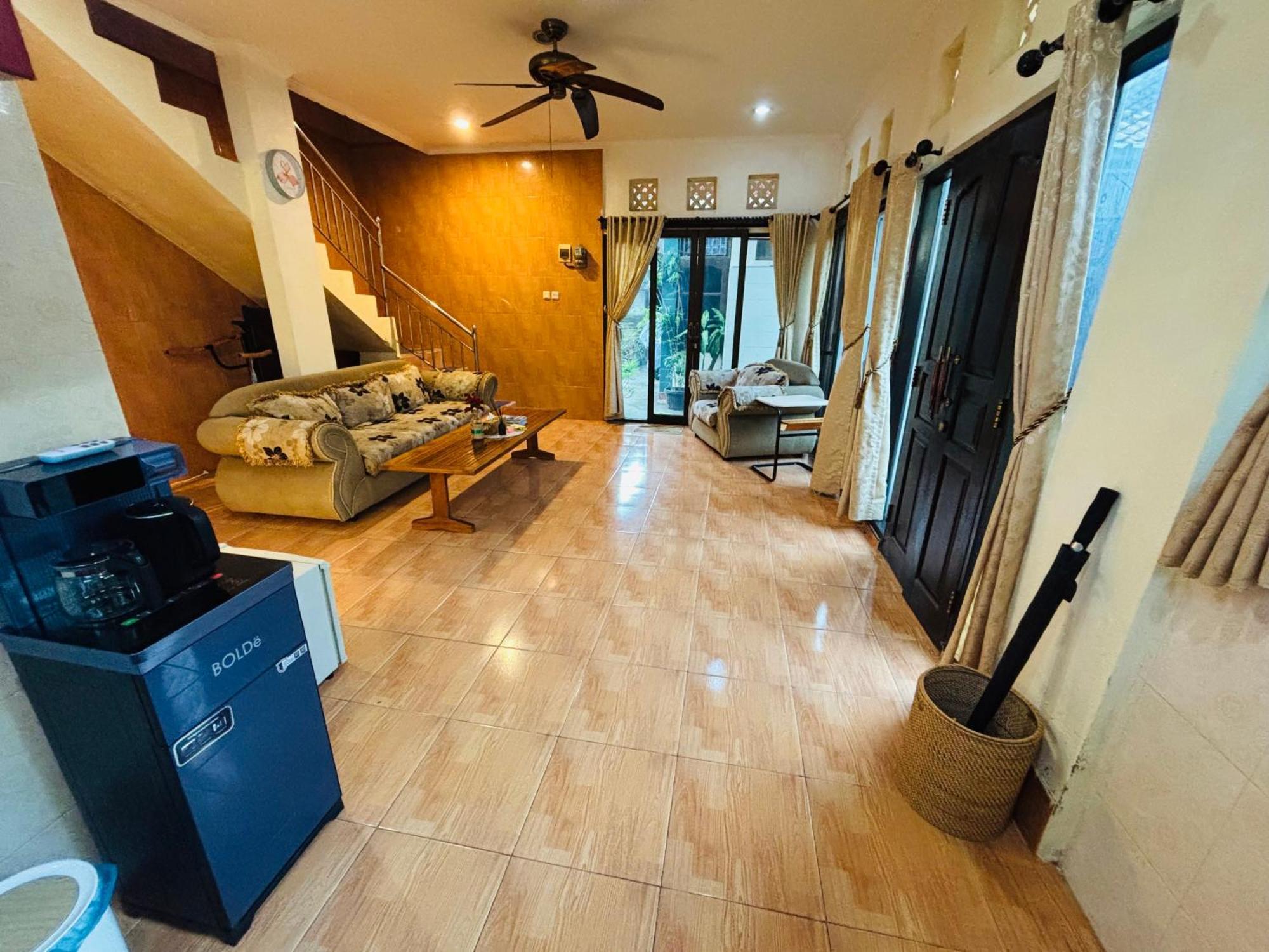 Mama Mega Homestay Pesanggaran 外观 照片