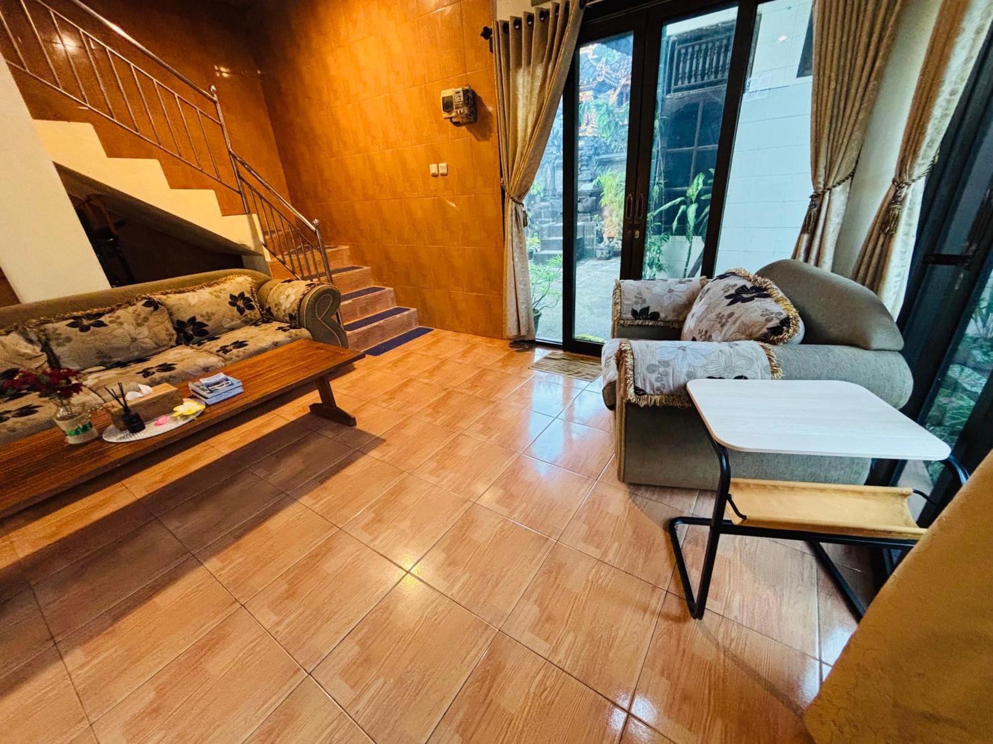 Mama Mega Homestay Pesanggaran 外观 照片