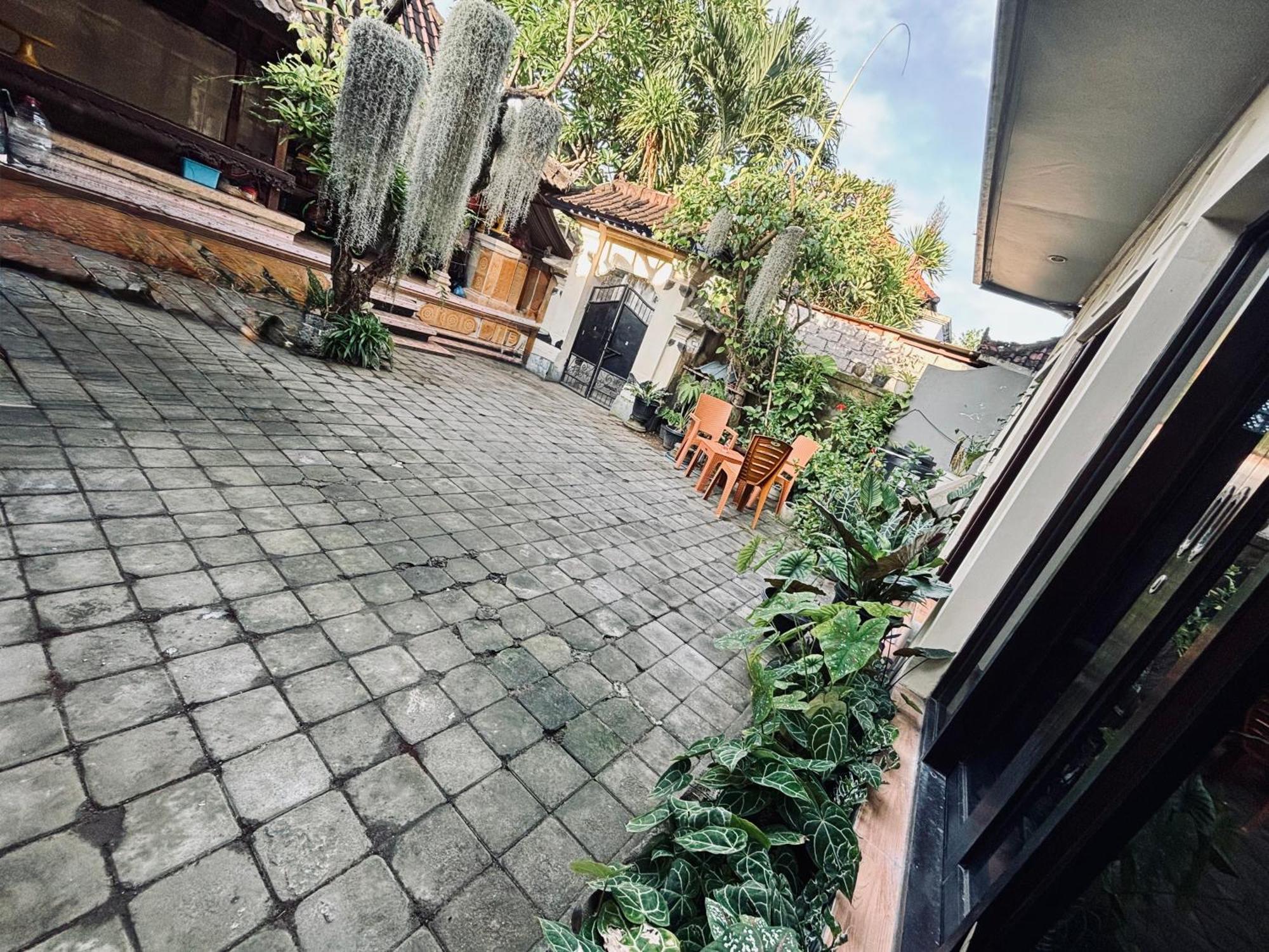 Mama Mega Homestay Pesanggaran 外观 照片